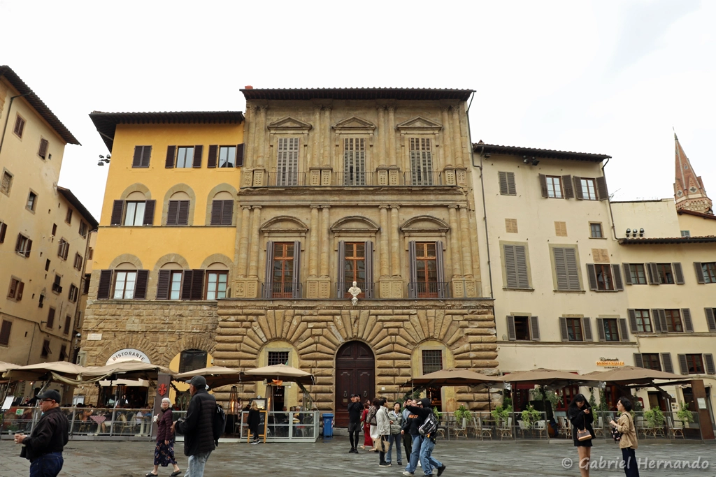 Palazzo Uguccioni, avec un début de construction en 1550, Piazza della Signoria (Florence, Italie, octobre 2024)