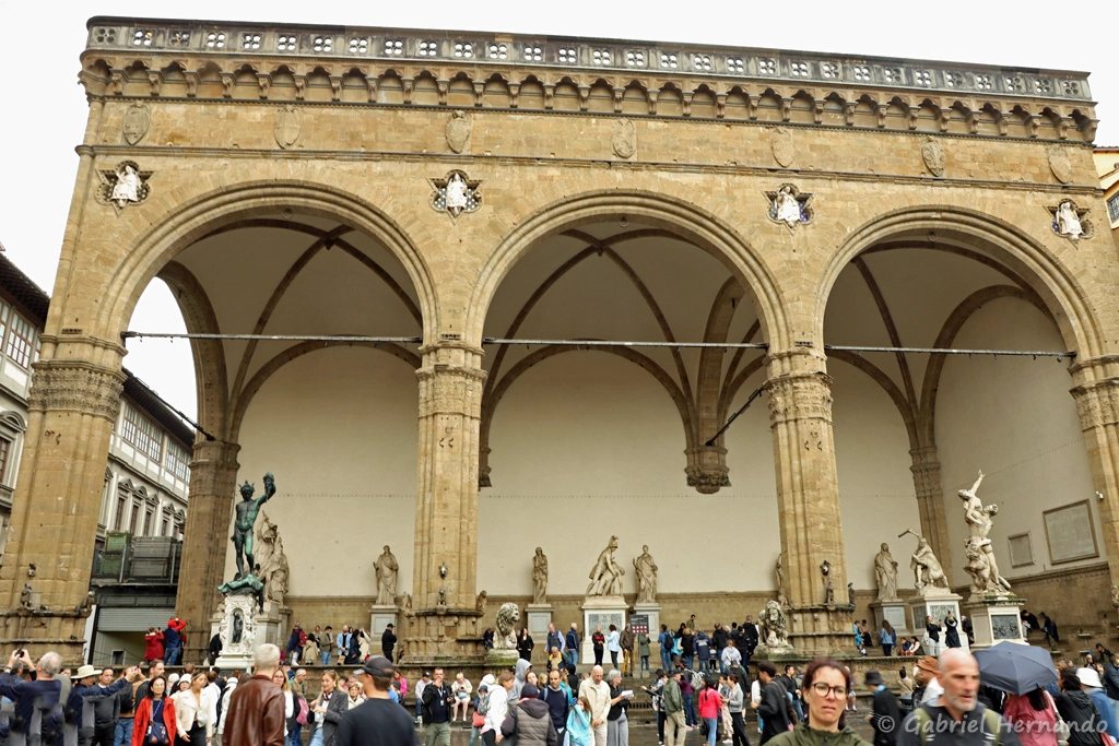 Loggia des Lanzi, sur la Piazza della Signoria (Florence, Italie, octobre 2024)
