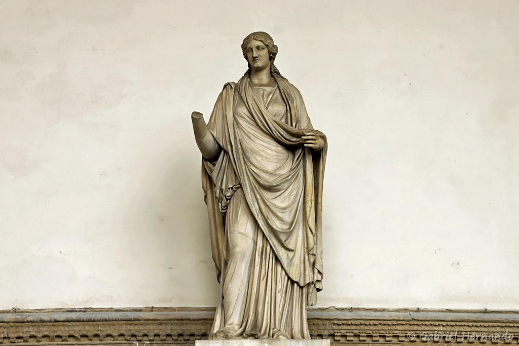 Art romain, Dame romaine appelée "Sabina", du début du IIe siècle, située sous la Loggia Loggia des Lanzi depuis 1789 (Florence, Italie, octobre 2024)
